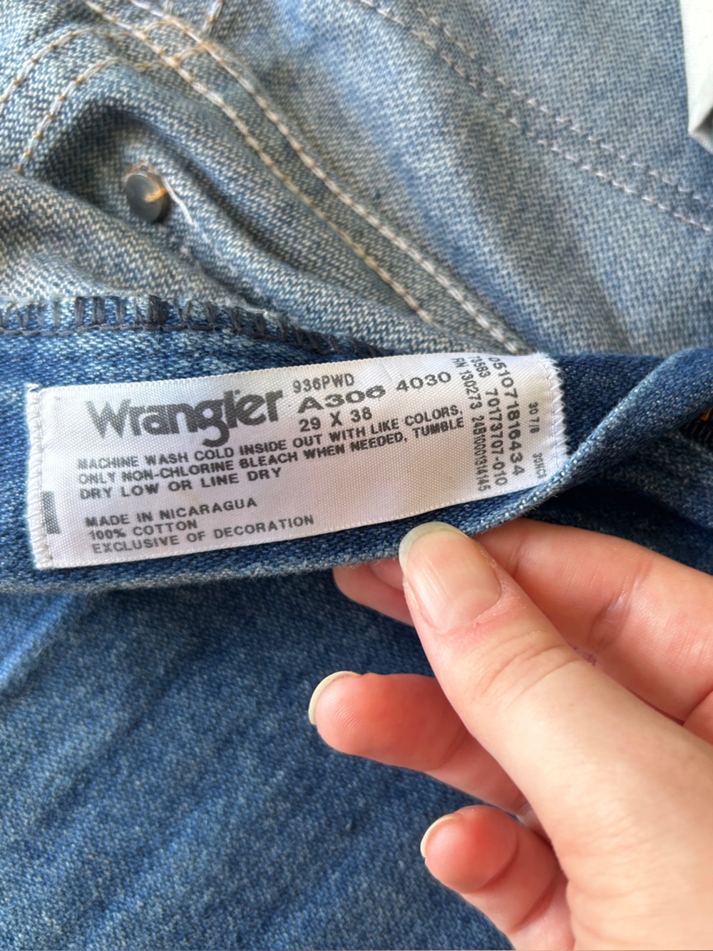 Wrangler Men's Relaxed Blue Denim Jeans with Brass Zipper 29X38